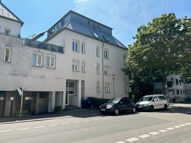 Ruhige und zentrale 3,5-Zimmer Wohnung mit großem Balkon! - Foto 2