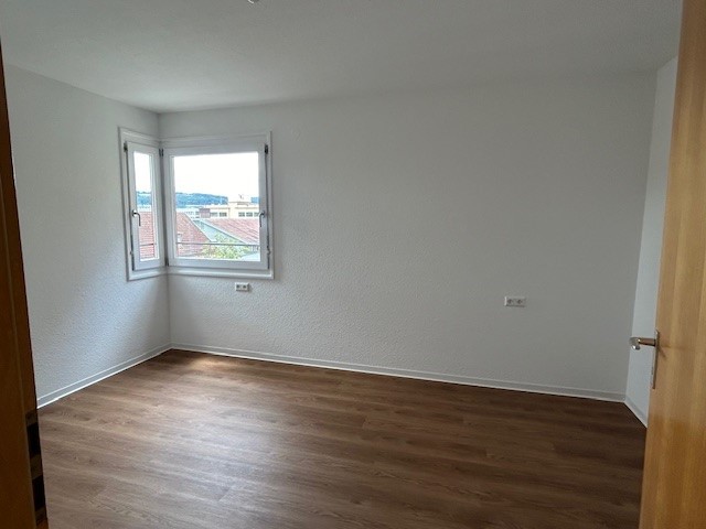 Großzügige 3-Zimmer Wohnung mit tollen Ausblick über Esslingen! - Photo 2