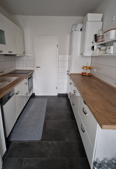 Schöne renovierte Wohnung in der Stadtmitte mit Küche! - Photo 2